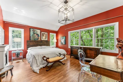 $1,695,000 | 5 Coralyn Road, Scarsdale, NY 10583