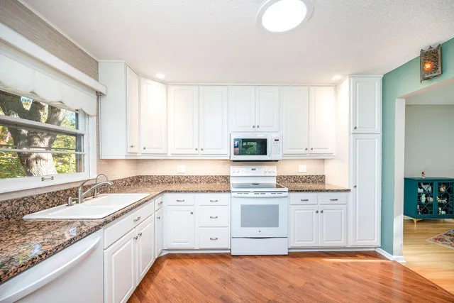 $439,900 | 12812 Welcome Lane, Burnsville, MN 55337