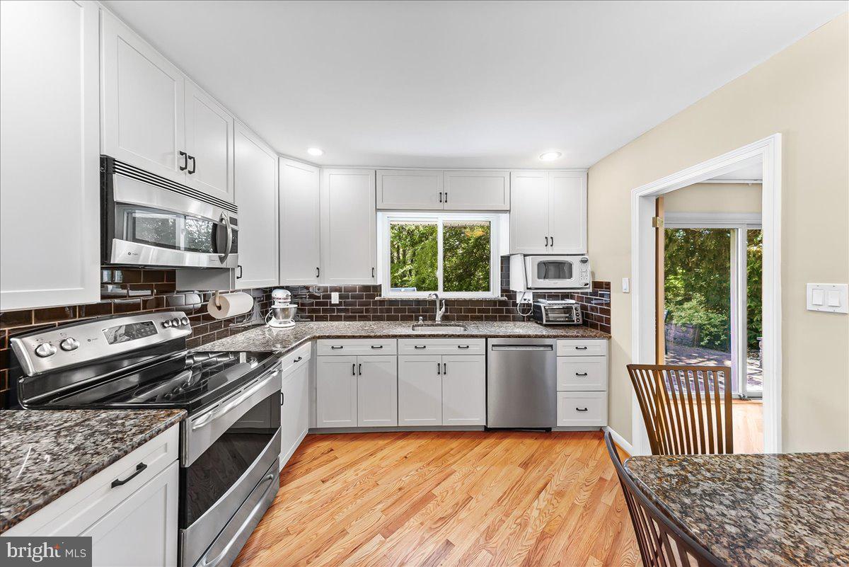 275 Barwynne Road Wynnewood, PA 19096 - Photo 12 of 39
