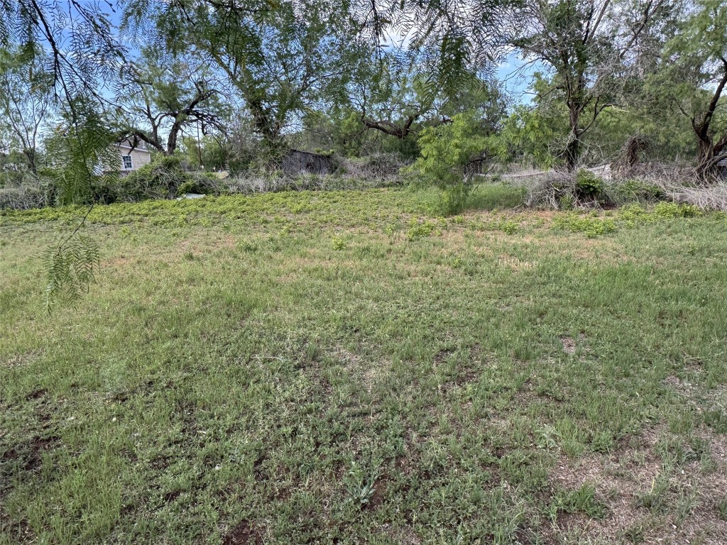 906 West 4th Street Sweetwater, TX 79556 - Photo 2 of 3 a view of a lush green space