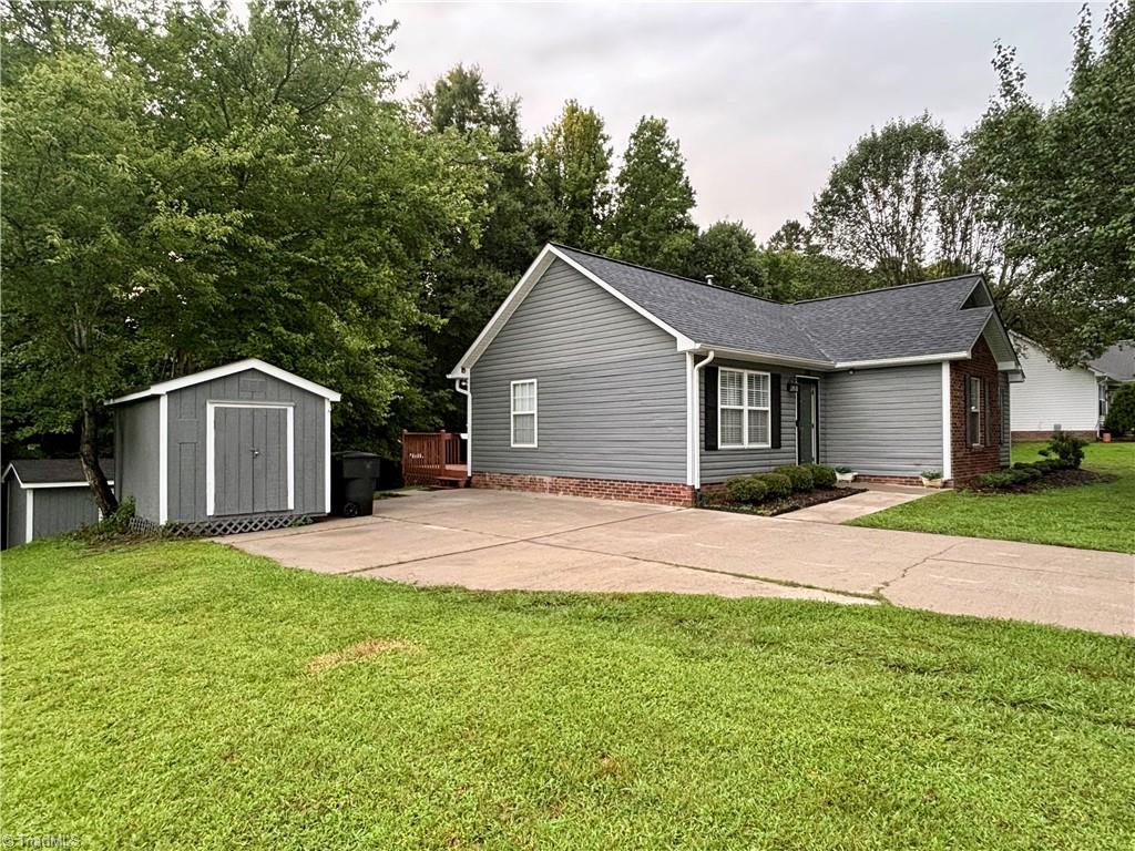 2711 Westgate Drive High Point, NC 27265 - Photo 2 of 23