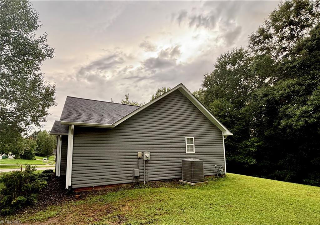 2711 Westgate Drive High Point, NC 27265 - Photo 3 of 23