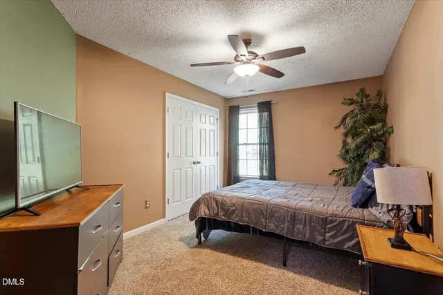 a view of a livingroom with furniture and a ceiling fan