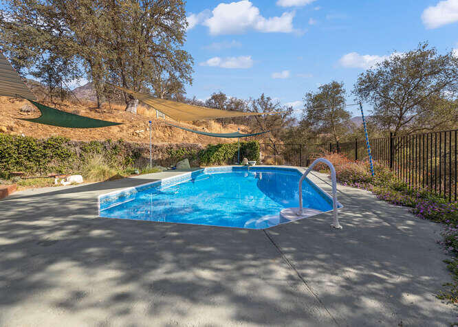 43812 South Fork Drive Three Rivers, CA 93271 - Photo 12 of 53 1D7A1285-042-041-666x476