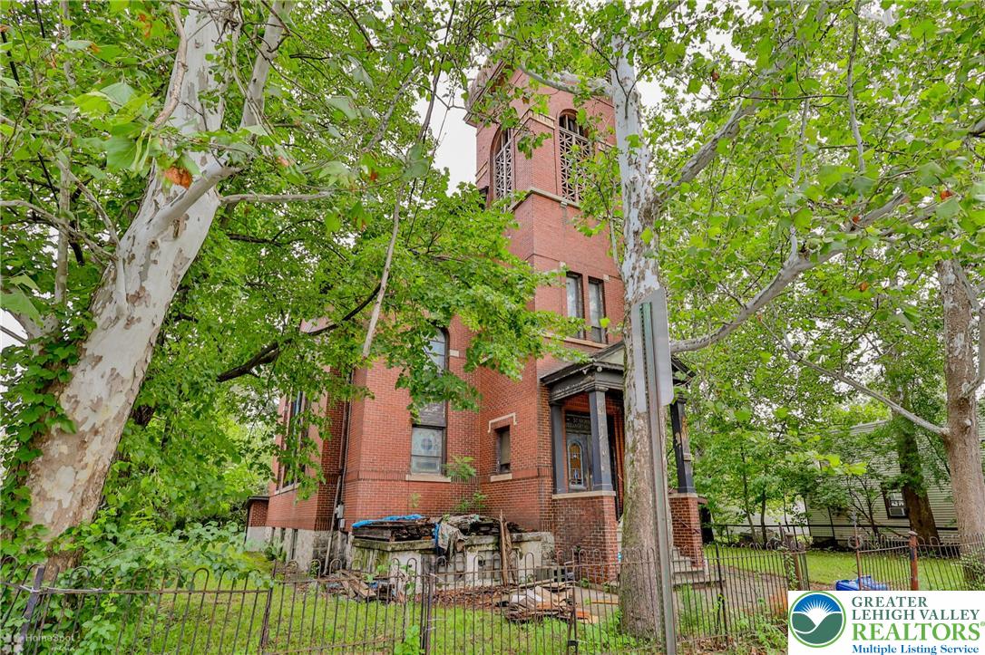 1521 East 6th Street Bethlehem, PA 18015 - Photo 7 of 54