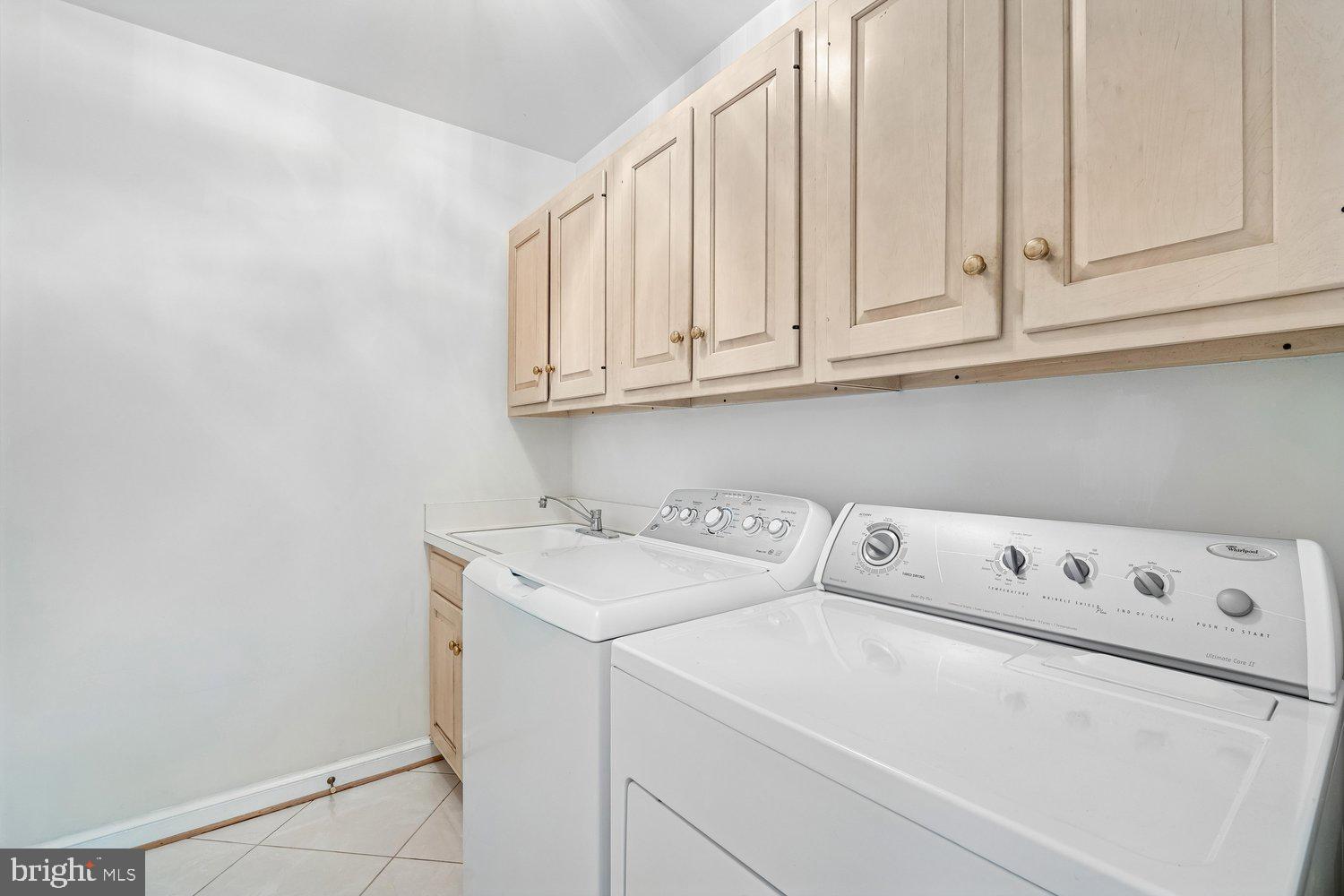 5105 Warren Place Northwest Washington, DC 20016 - Photo 13 of 39 Laundry