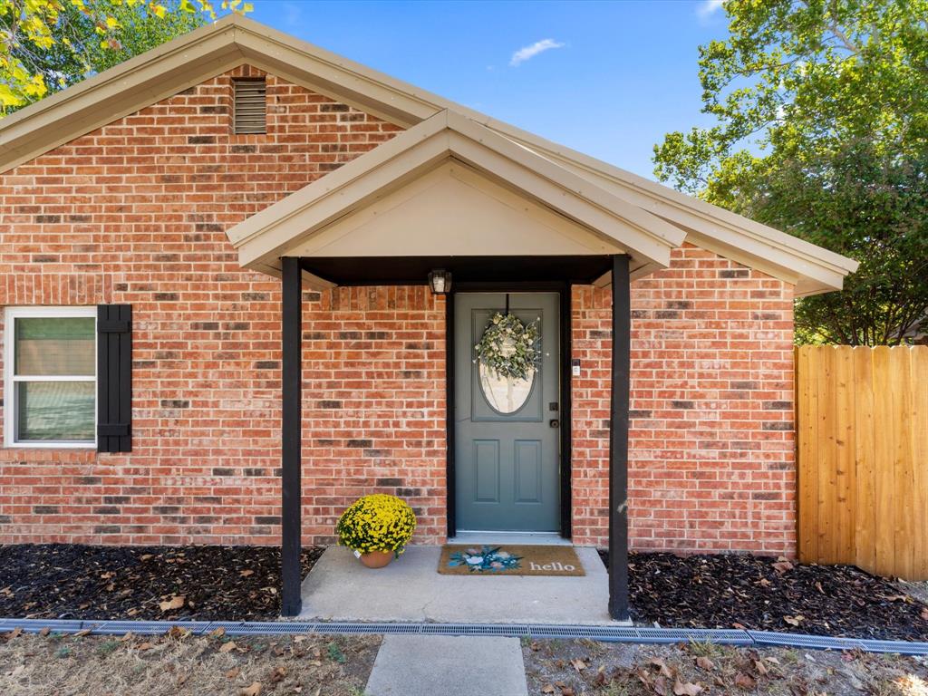 901 South Lane Street Decatur, TX 76234 - Photo 2 of 23 View of doorway to property