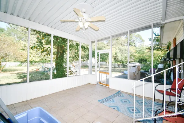 a view of back yard of the house