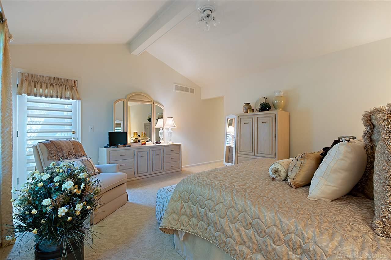 112 Oakbridge Drive Rochester, MI 48306 - Photo 23 of 47 50018773-25.JPG