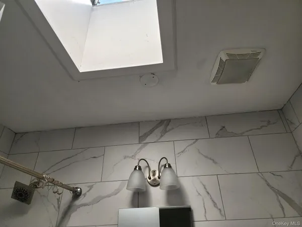 $3,800 | 45-01 Ditmars Boulevard, Unit 2R | Astoria