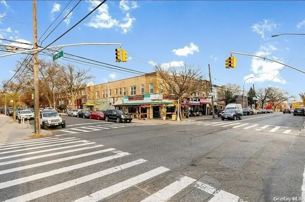 $3,800 | 45-01 Ditmars Boulevard, Unit 2R | Astoria