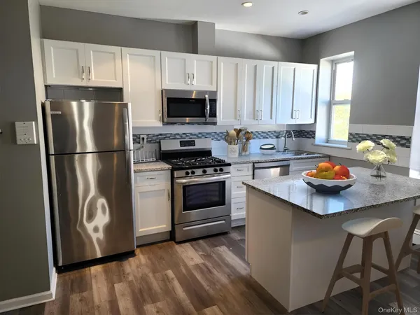 $3,800 | 45-01 Ditmars Boulevard, Unit 2R | Astoria