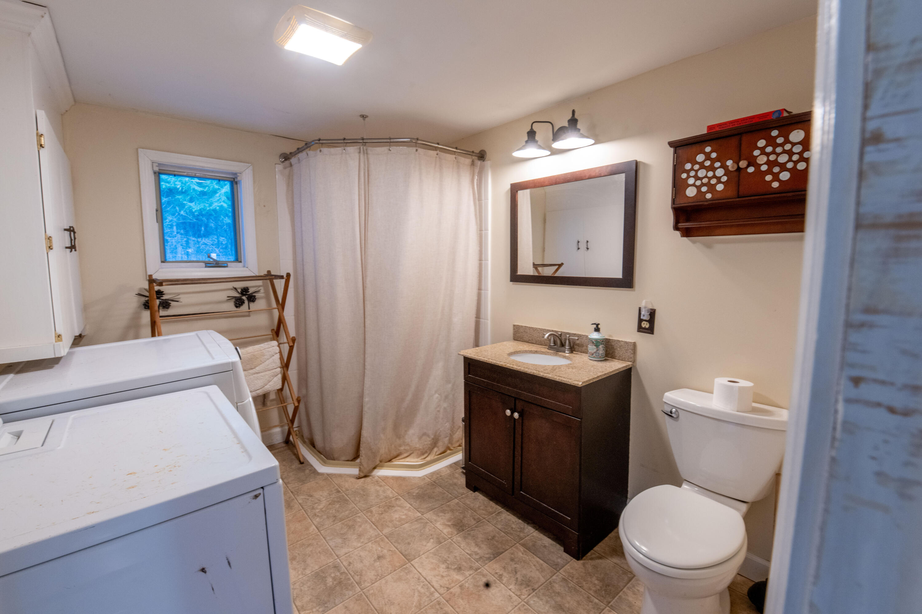 10 Molly Nye Road Keene, NY 12942 - Photo 19 of 36 En Suite full bath