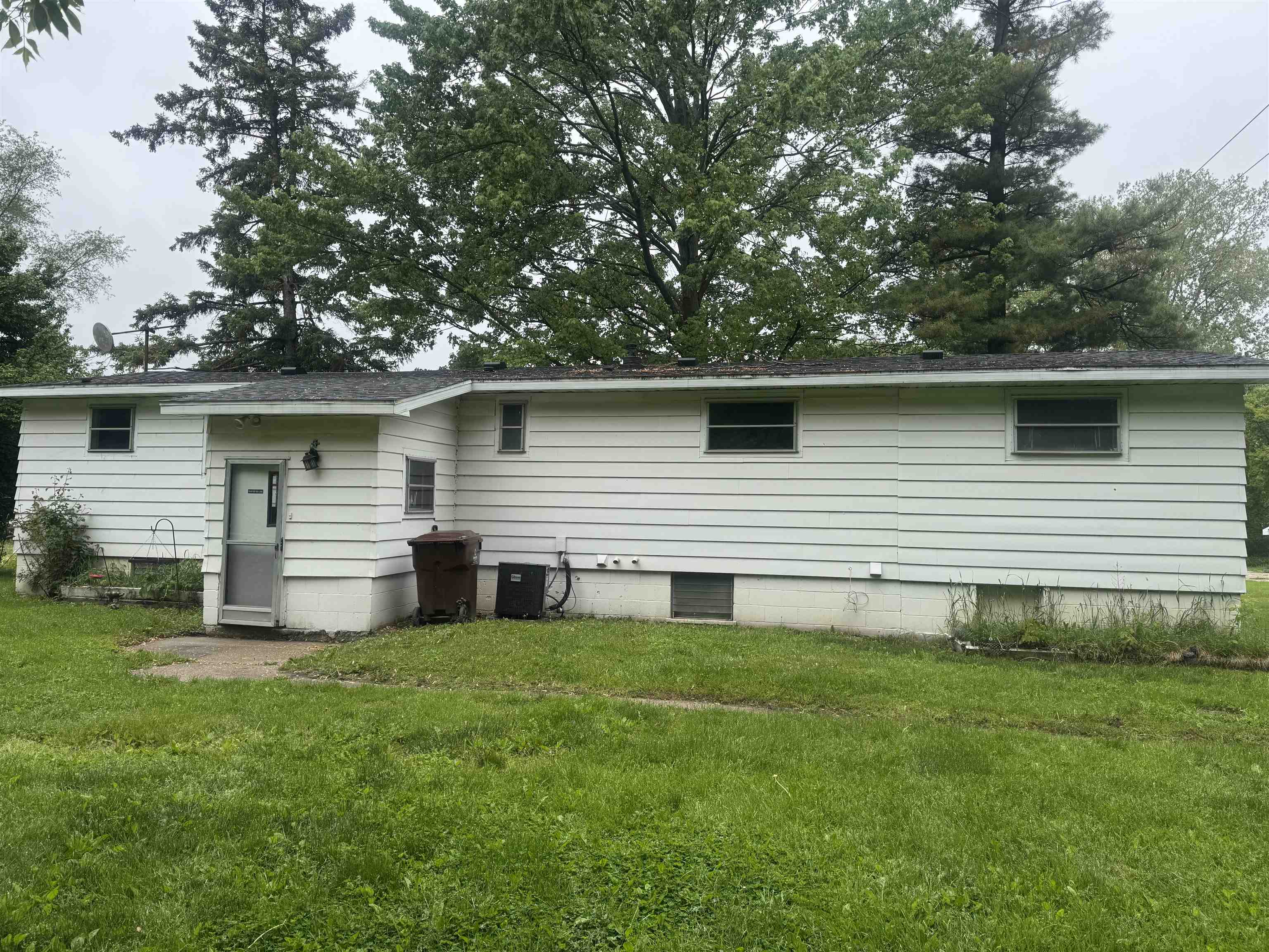 1684 West Monroe Road St. Louis, MI 48880 - Photo 2 of 28 1928815-3bdd8d08-390a-4eba-959a-9c746a6fb5d6.JPG