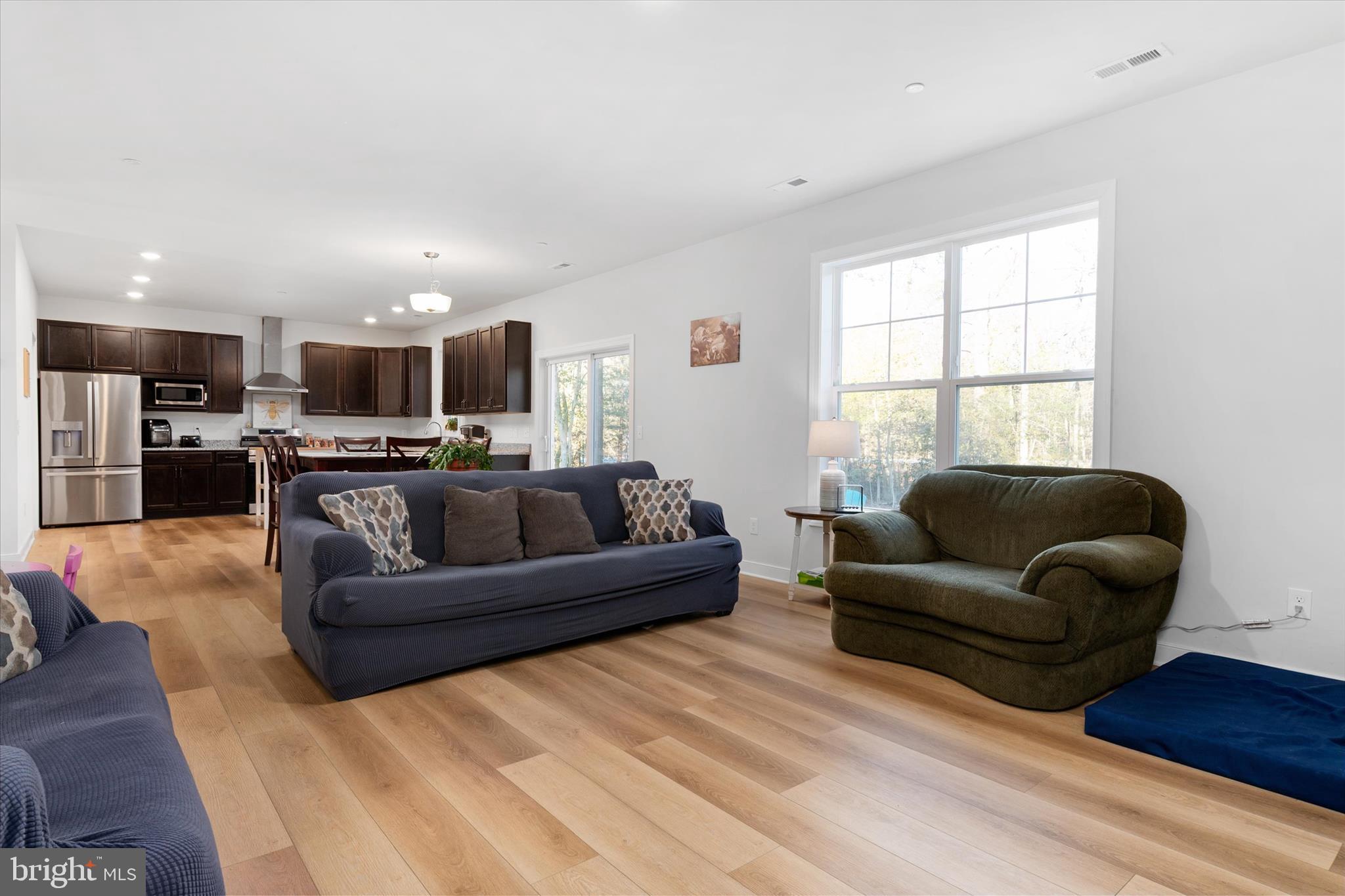 720 Bridge Drive Pasadena, MD 21122 - Photo 20 of 46 a living room with furniture and kitchen view