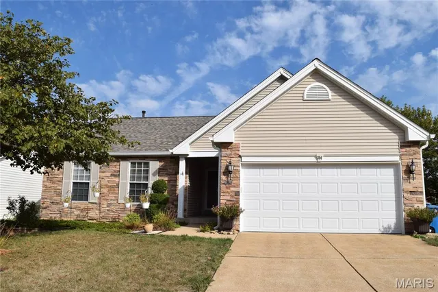 $3,500 | 354 Birchwood Crossing Lane, Maryland Heights, MO 63043