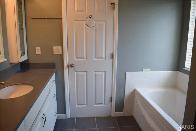 $3,500 | 354 Birchwood Crossing Lane, Maryland Heights, MO 63043