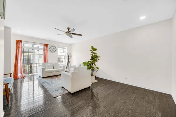 $3,100 | 57 Margaret Drive, Schaumburg, IL 60194