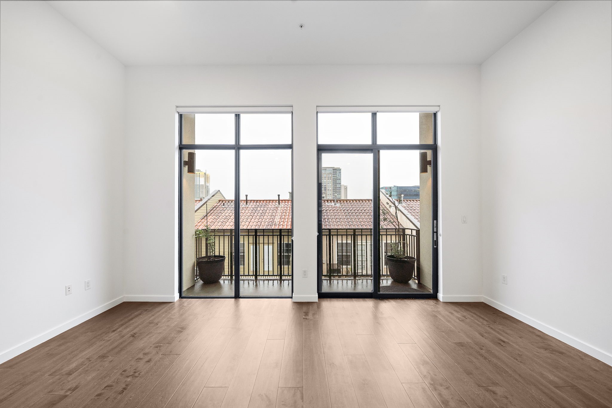 4820 Caroline Street, Unit 507 Houston, TX 77004 - Photo 13 of 20 wooden floor in an empty room with a window