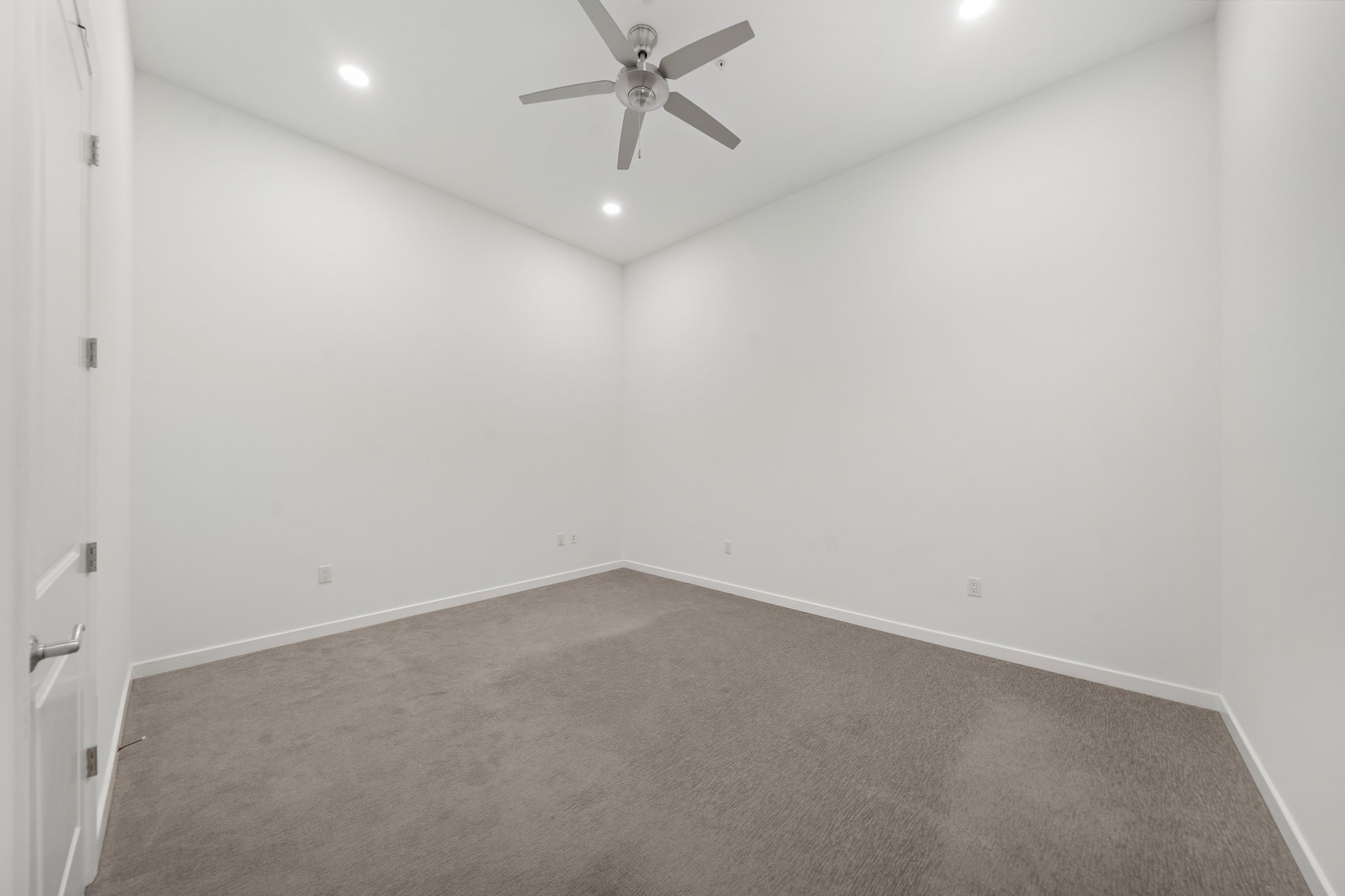 4820 Caroline Street, Unit 507 Houston, TX 77004 - Photo 14 of 20 an empty room with a ceiling fan and carpet