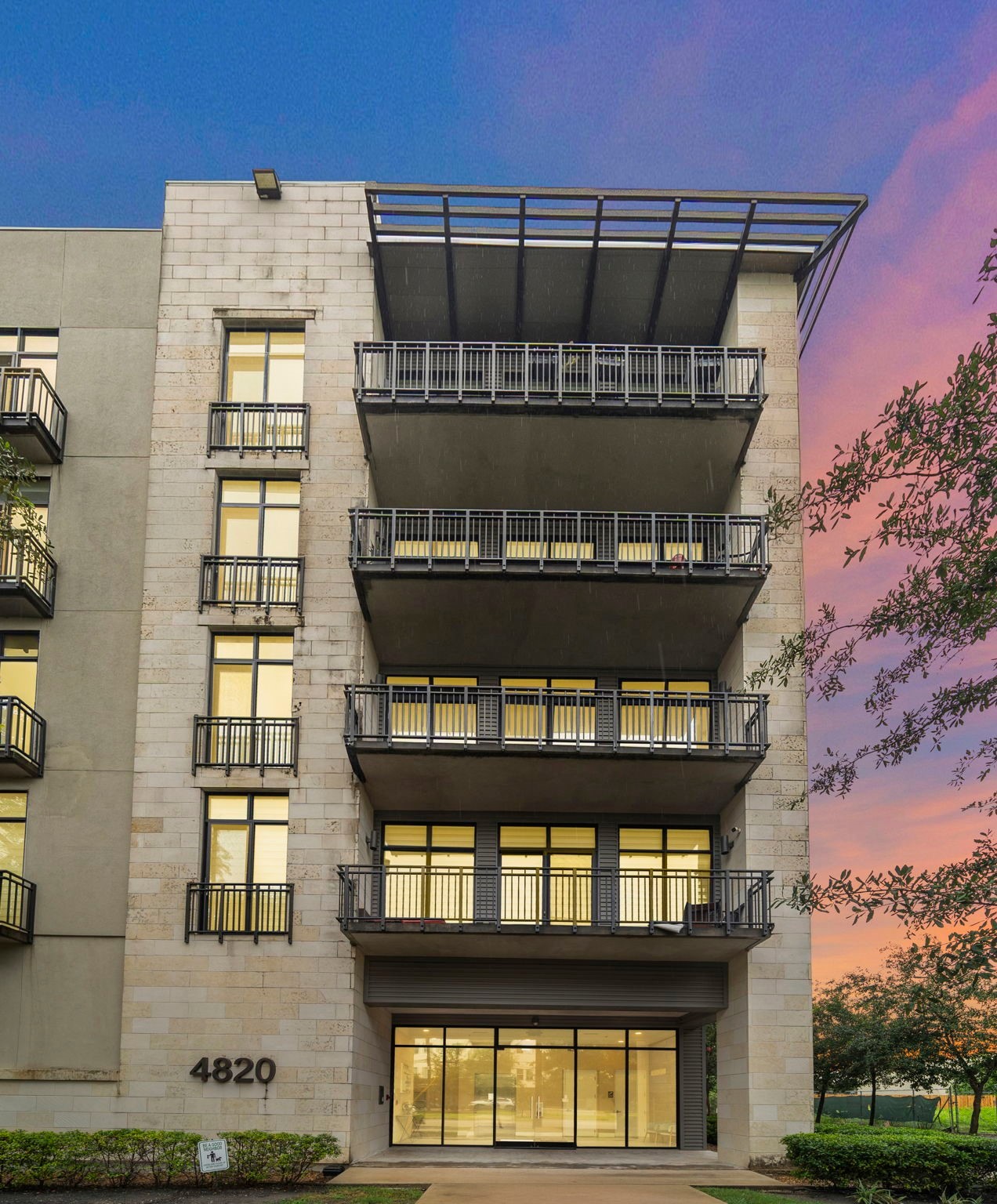 4820 Caroline Street, Unit 507 Houston, TX 77004 - Photo 6 of 20 a view of a large building