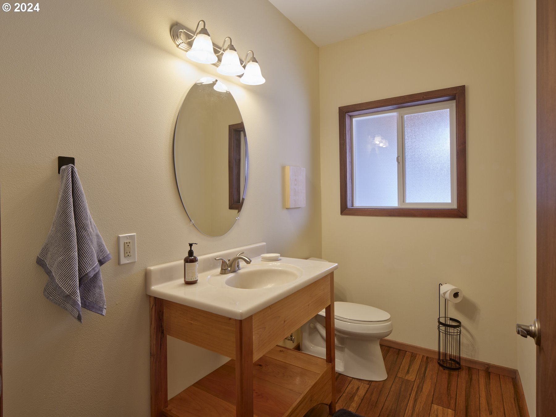29902 Northwest 51st Avenue Ridgefield, WA 98642 - Photo 25 of 46 a bathroom with a sink and a mirror