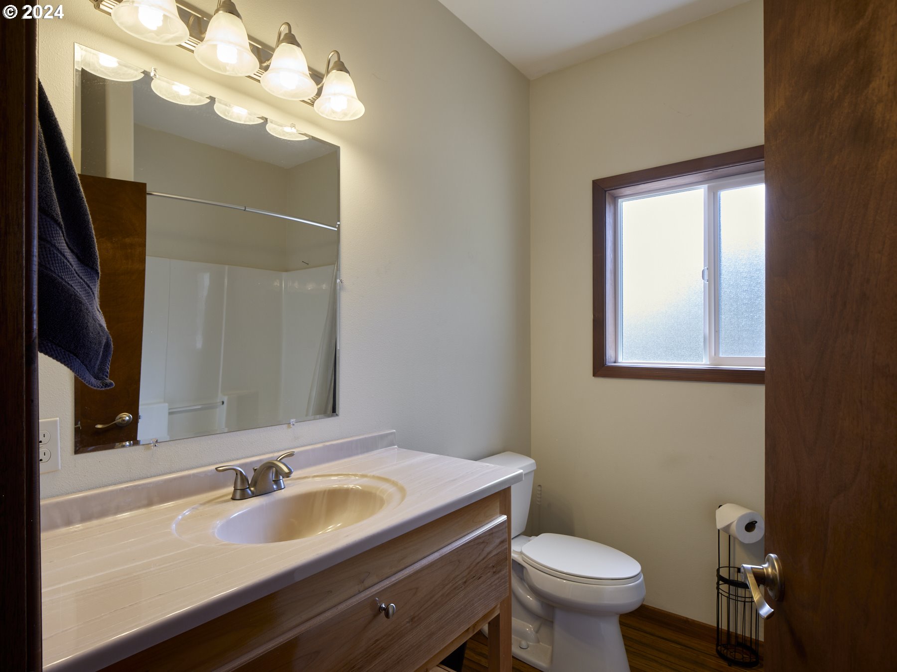 29902 Northwest 51st Avenue Ridgefield, WA 98642 - Photo 28 of 46 a bathroom with a toilet sink and mirror