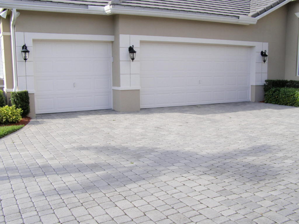 335 Southwest Lost River Road Stuart, FL 34997 - Photo 33 of 34 3 car garage for all your boating toys