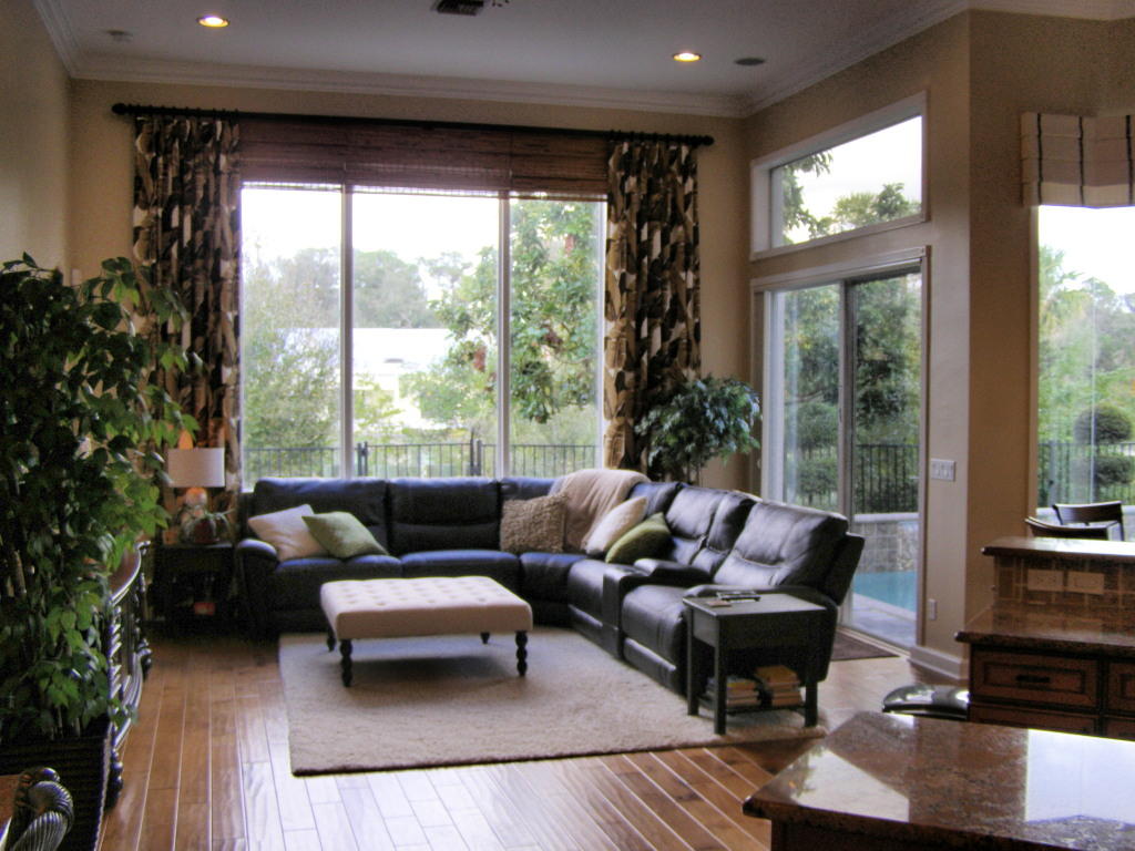335 Southwest Lost River Road Stuart, FL 34997 - Photo 5 of 34 Light Bright Family room