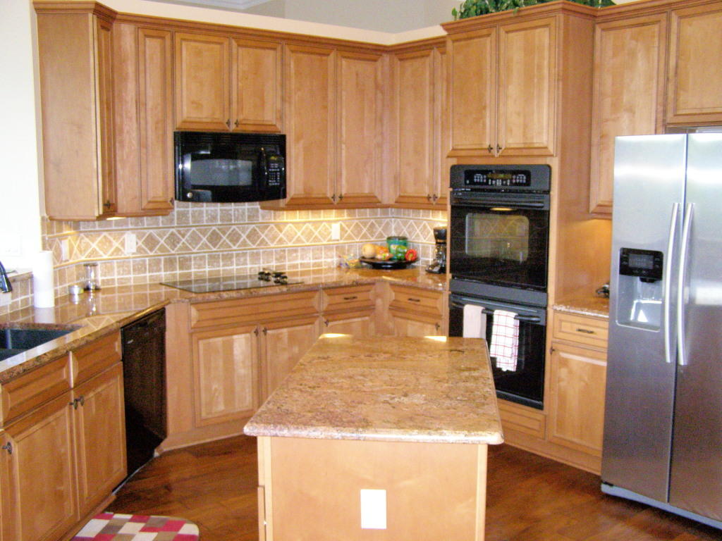 335 Southwest Lost River Road Stuart, FL 34997 - Photo 7 of 34 Glamerous Kitchen