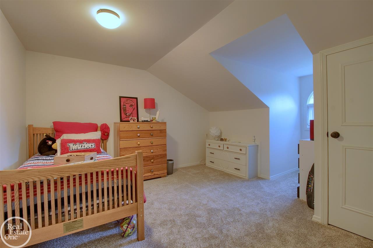 311 Cloverly Road Grosse Pointe Farms, MI 48236 - Photo 20 of 34