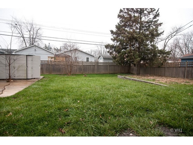 102 Louis Road Joliet, IL 60433 - Photo 10 of 10 a view of a backyard of the house
