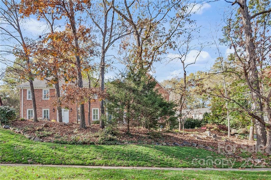 3410 Foxridge Road Charlotte, NC 28226 - Photo 3 of 47 Gallery Image 3
