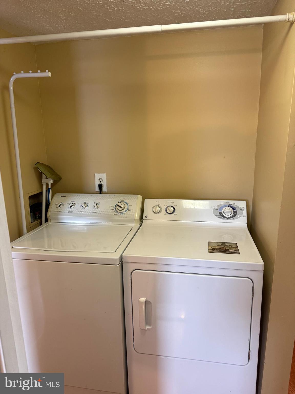 478 Mirabile Lane Baltimore, MD 21224 - Photo 17 of 23 a utility room with dryer and washer