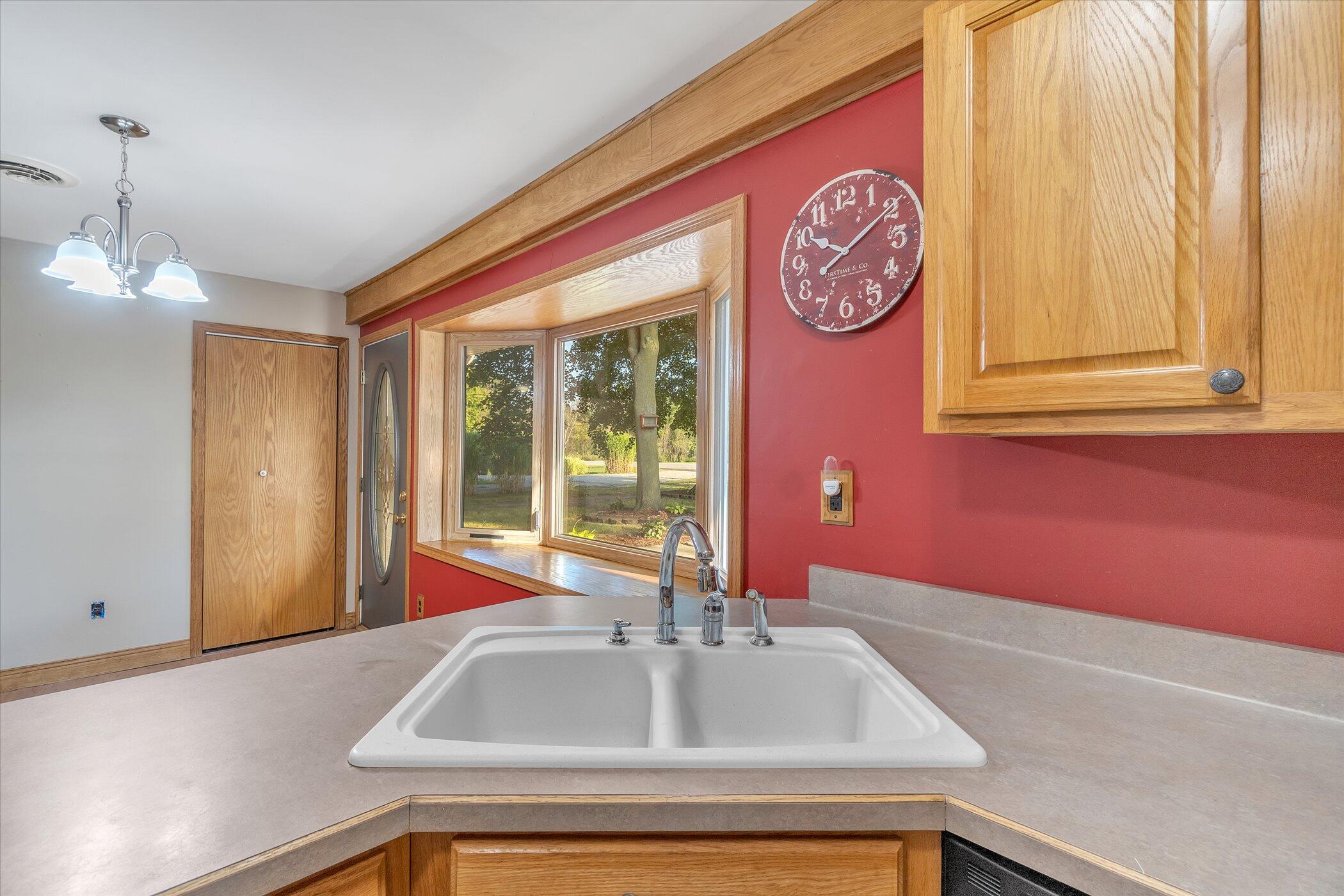 3404 Brooklyn Road Jackson, MI 49203 - Photo 13 of 34 13-3404 Brooklyn Rd-Windowstill-Real-Est