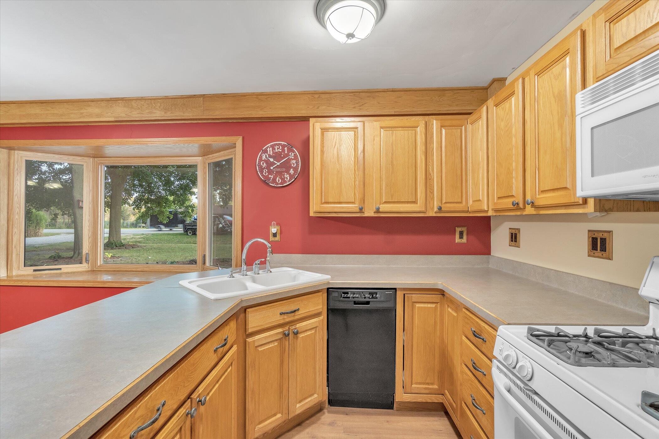 3404 Brooklyn Road Jackson, MI 49203 - Photo 14 of 34 14-3404 Brooklyn Rd-Windowstill-Real-Est