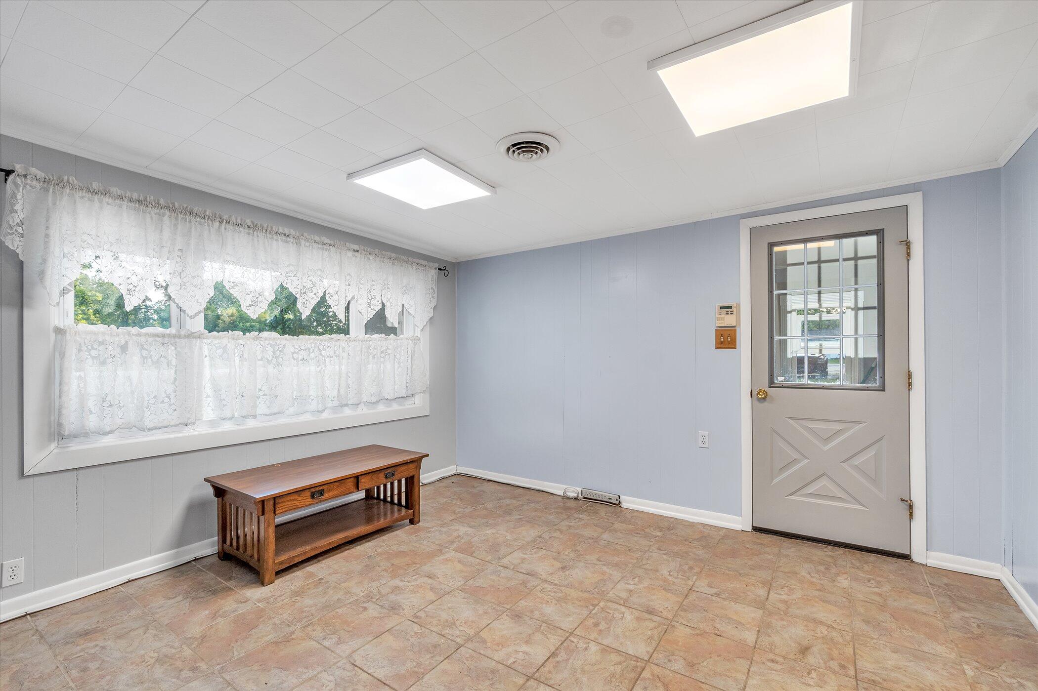 3404 Brooklyn Road Jackson, MI 49203 - Photo 19 of 34 19-3404 Brooklyn Rd-Windowstill-Real-Est