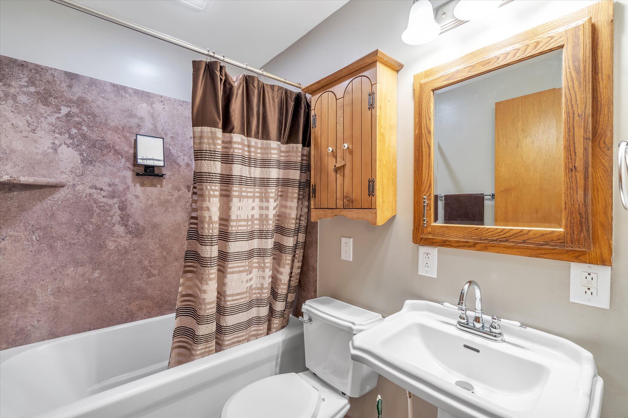 3404 Brooklyn Road Jackson, MI 49203 - Photo 20 of 34 20-3404 Brooklyn Rd-Windowstill-Real-Est