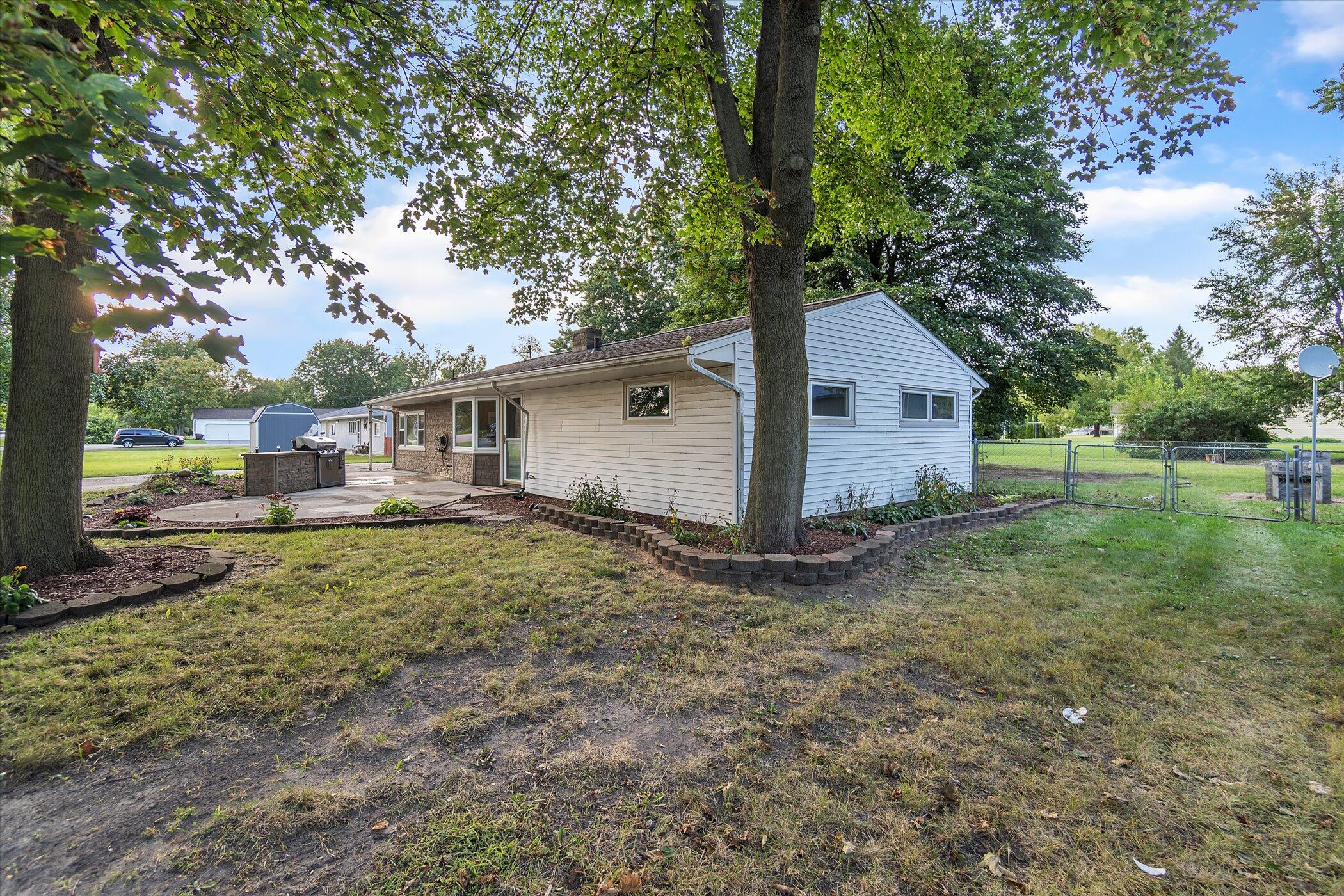 3404 Brooklyn Road Jackson, MI 49203 - Photo 4 of 34 04-3404 Brooklyn Rd-Windowstill-Real-Est