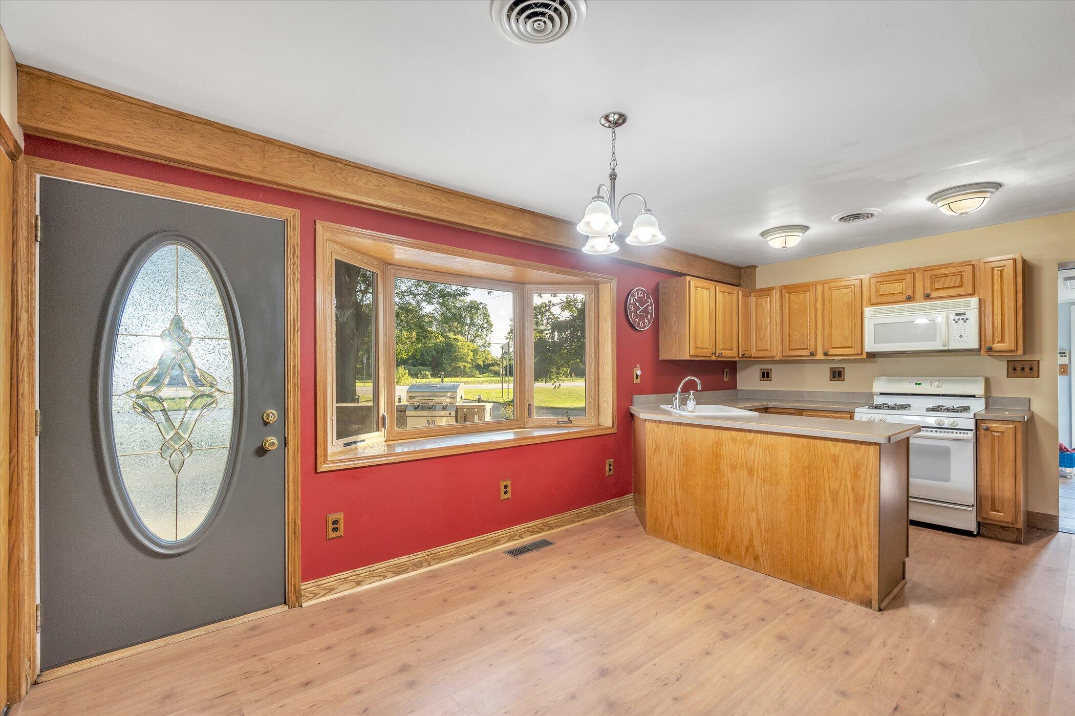 3404 Brooklyn Road Jackson, MI 49203 - Photo 7 of 34 07-3404 Brooklyn Rd-Windowstill-Real-Est