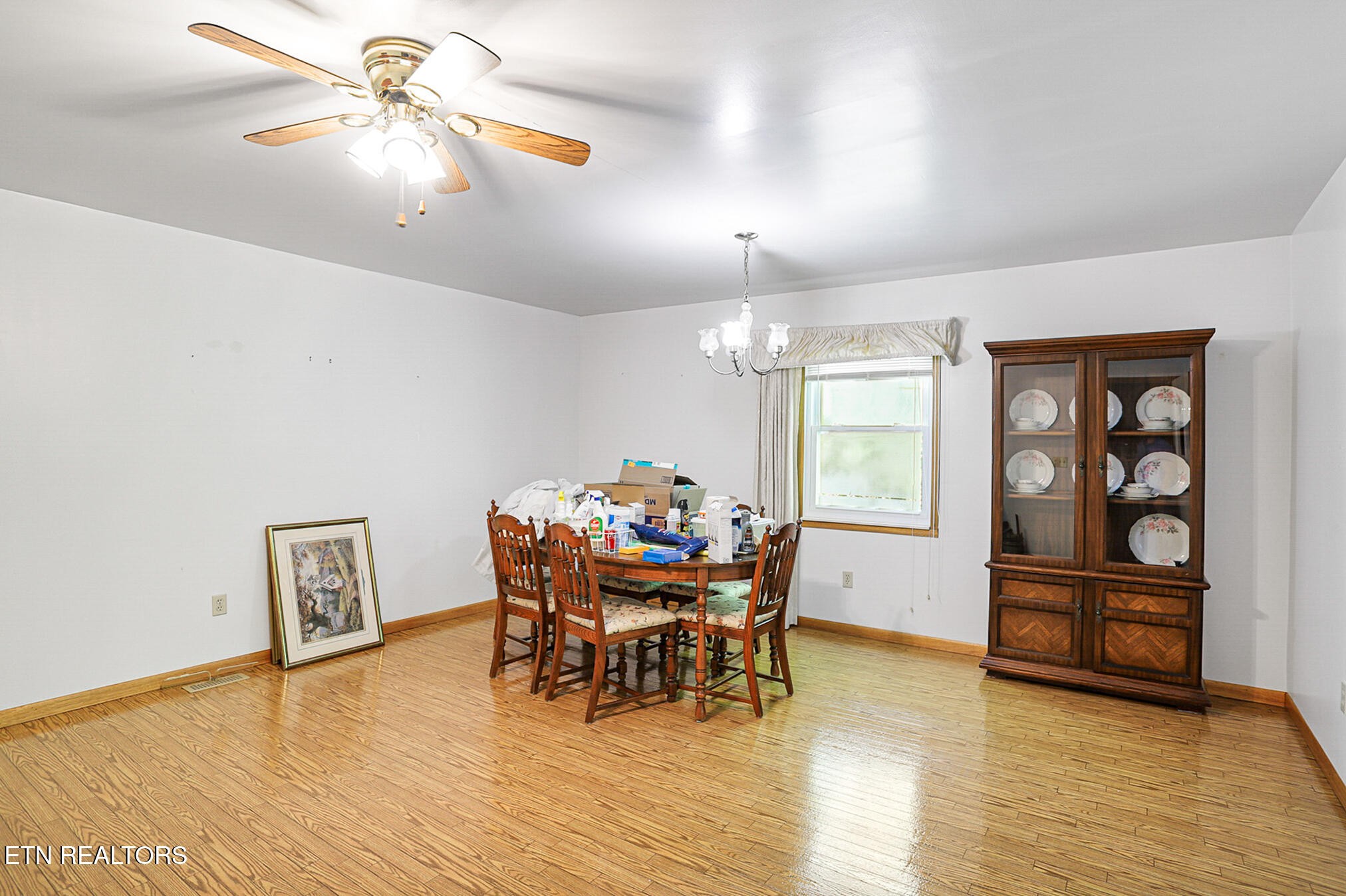 2015 Carolyn Drive Jefferson City, TN 37760 - Photo 17 of 44 a dining room with furniture and window