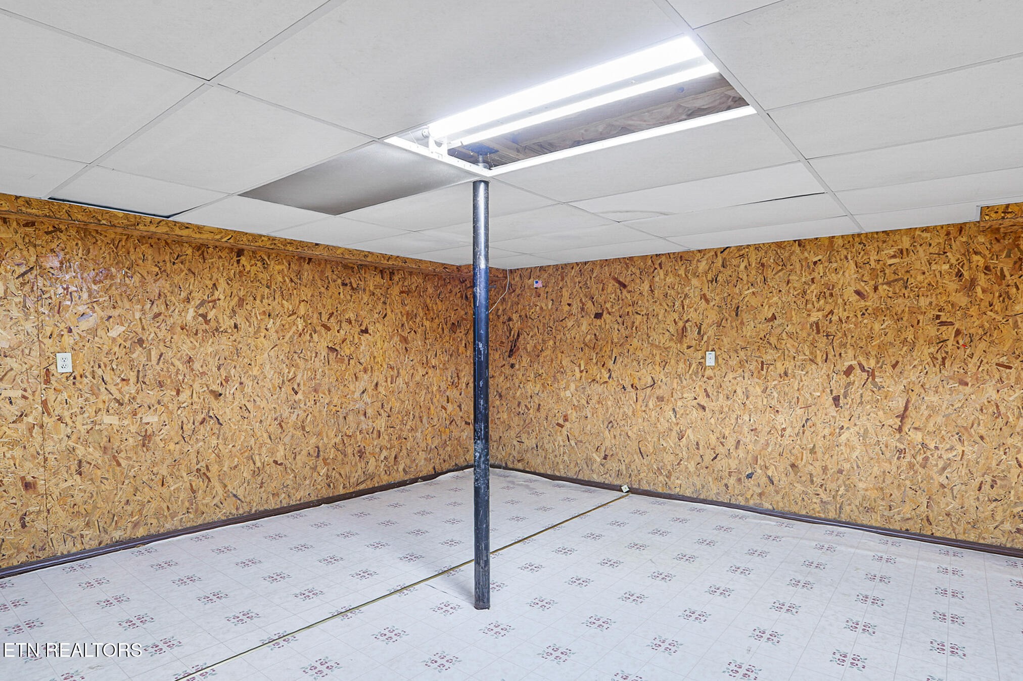 2015 Carolyn Drive Jefferson City, TN 37760 - Photo 33 of 44 a view of a big room