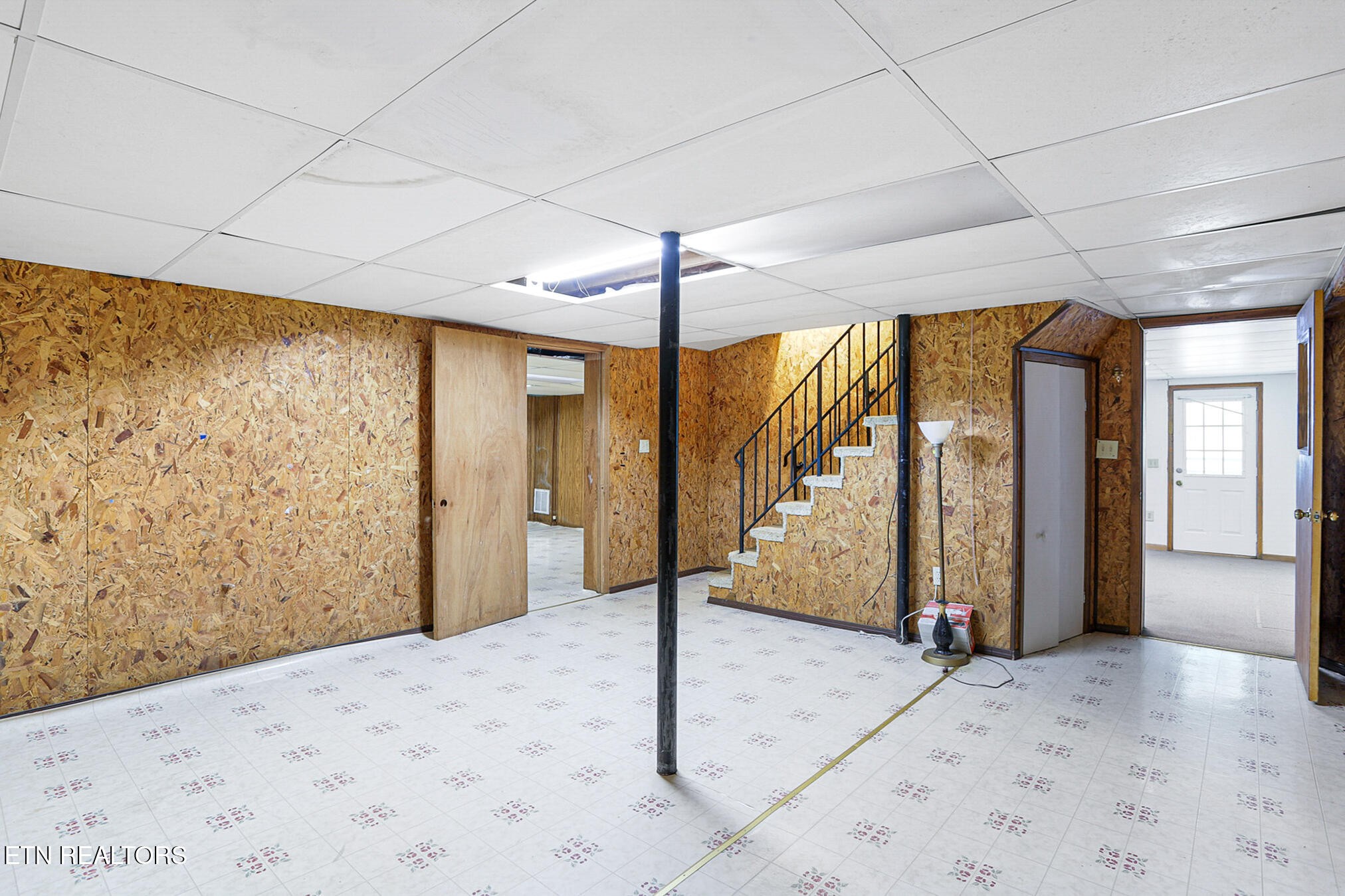 2015 Carolyn Drive Jefferson City, TN 37760 - Photo 34 of 44 a view of a hallway