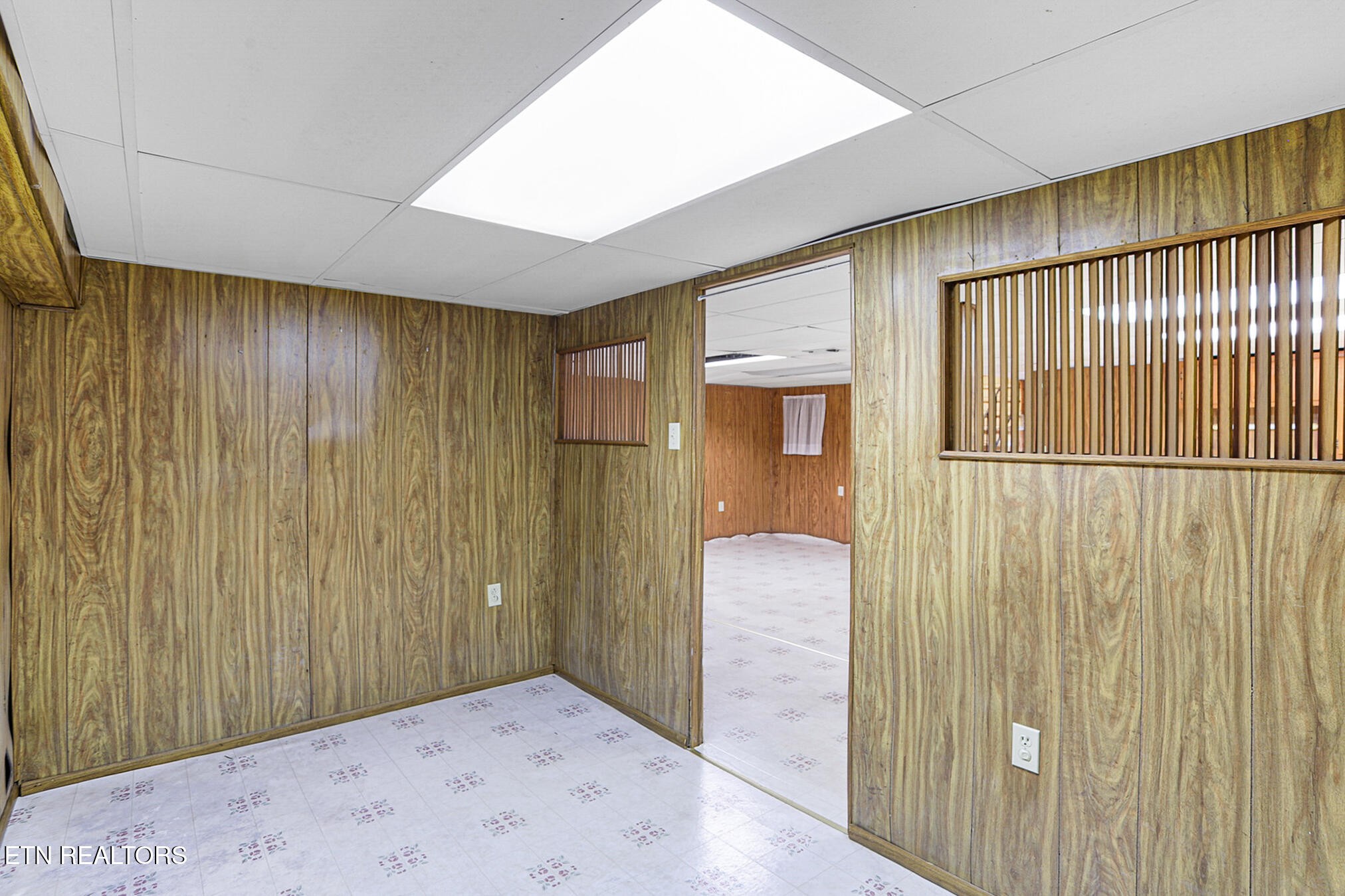 2015 Carolyn Drive Jefferson City, TN 37760 - Photo 35 of 44 a view of a porch