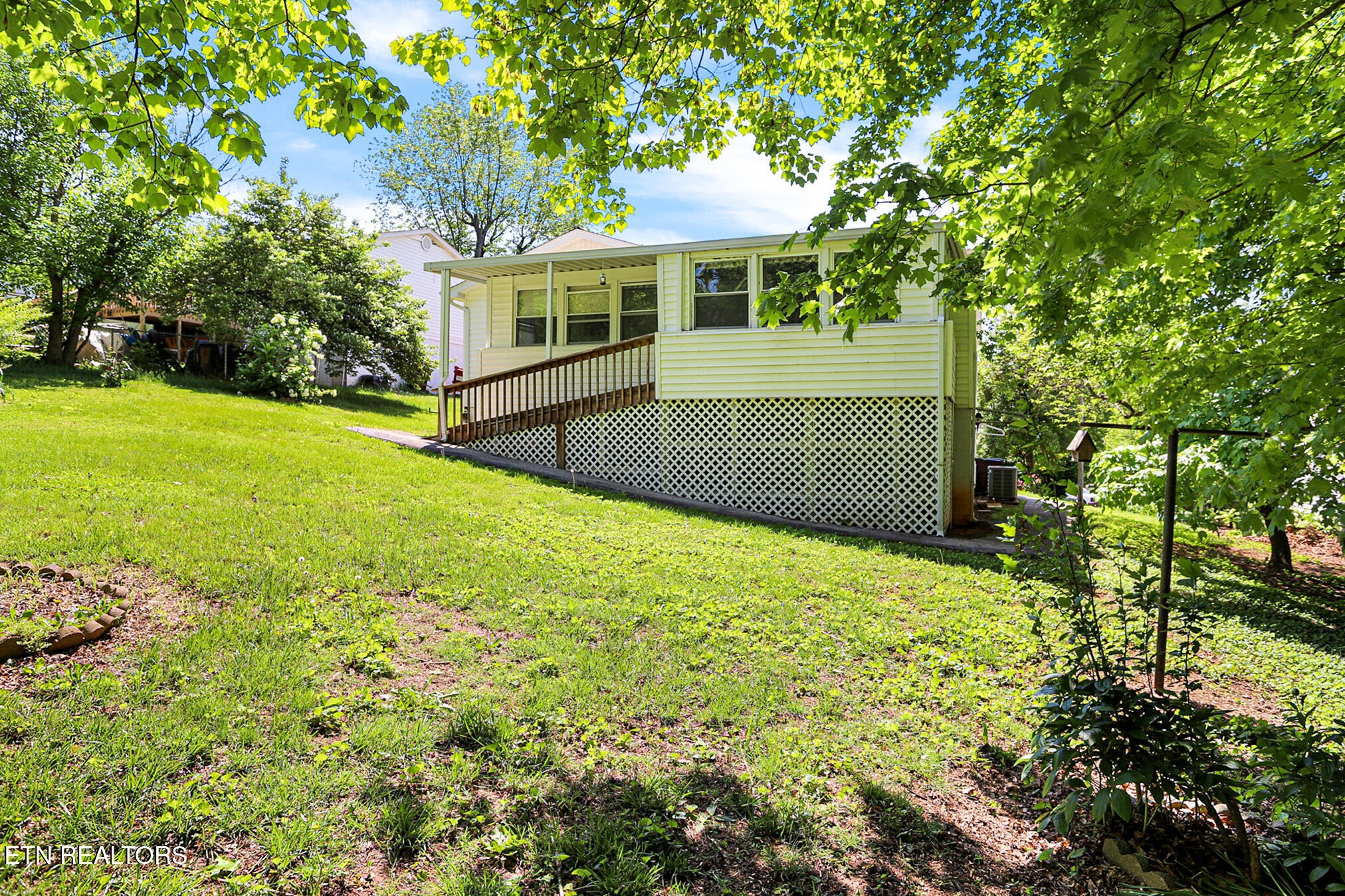 2015 Carolyn Drive Jefferson City, TN 37760 - Photo 40 of 44 a front view of a house with garden