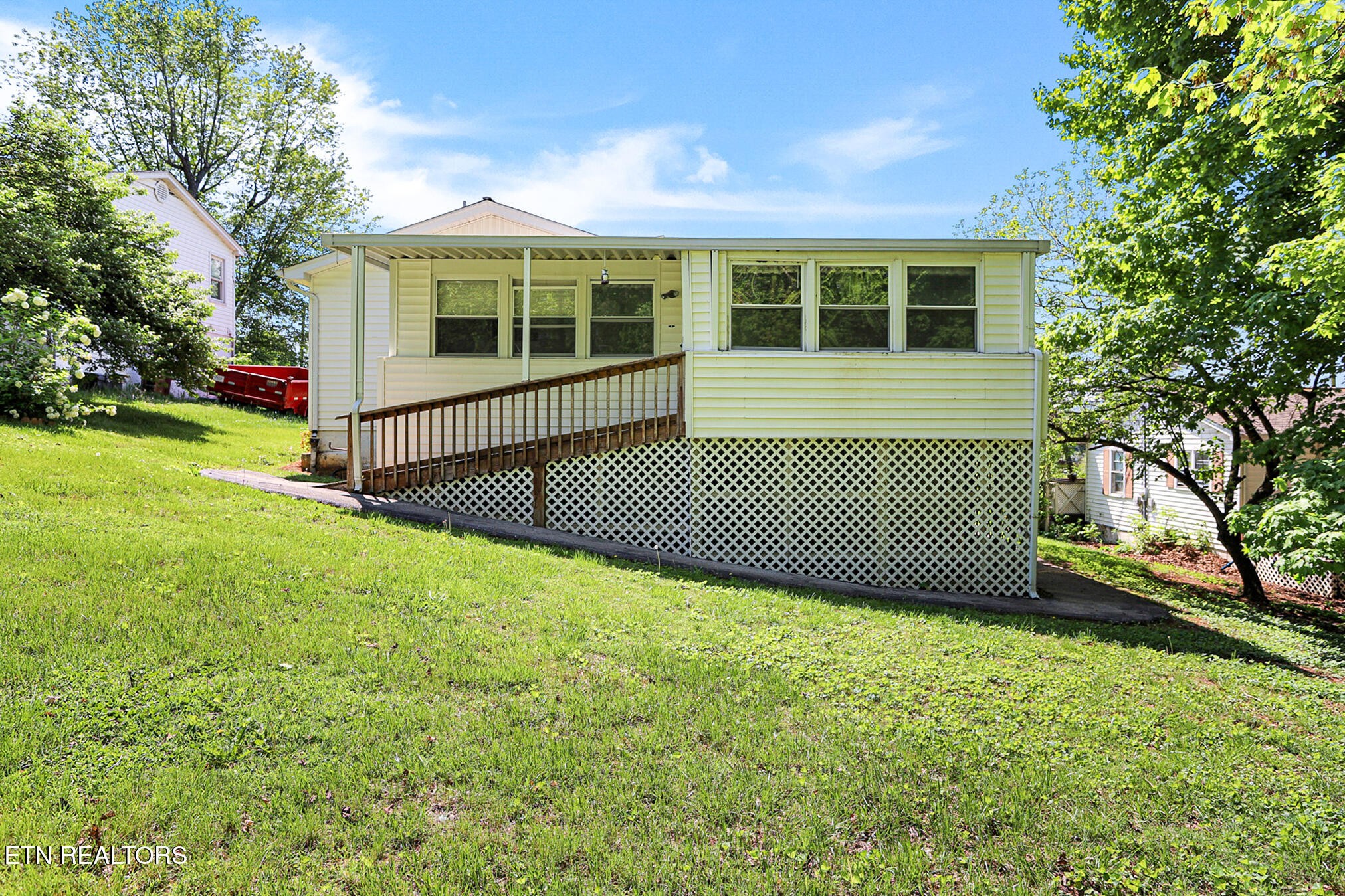 2015 Carolyn Drive Jefferson City, TN 37760 - Photo 41 of 44 a view of a house with a garden