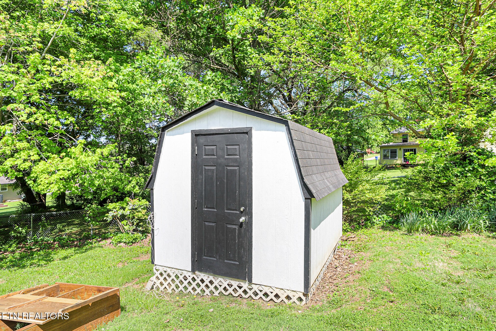 2015 Carolyn Drive Jefferson City, TN 37760 - Photo 43 of 44 a view of a tiny house with a yard