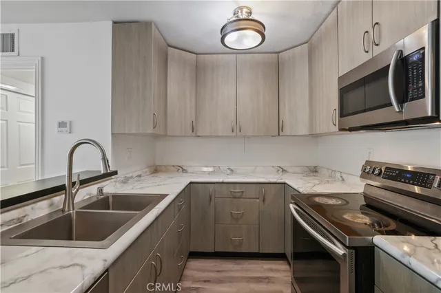 $379,000 | 23515 Lyons Avenue, Unit 281, Valencia, CA 91355