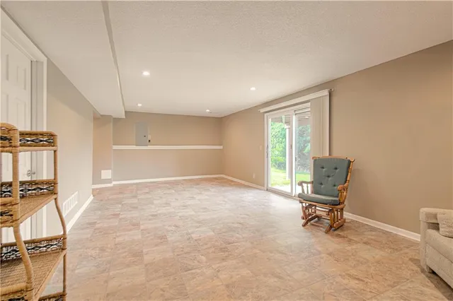 $320,000 | 4500 Harvard Lane, Kansas City, MO 64133