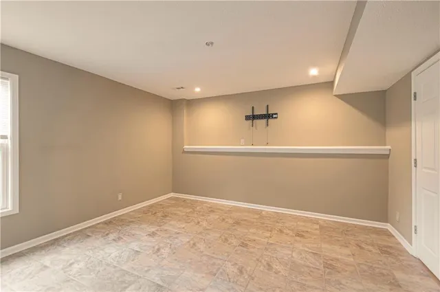 $320,000 | 4500 Harvard Lane, Kansas City, MO 64133